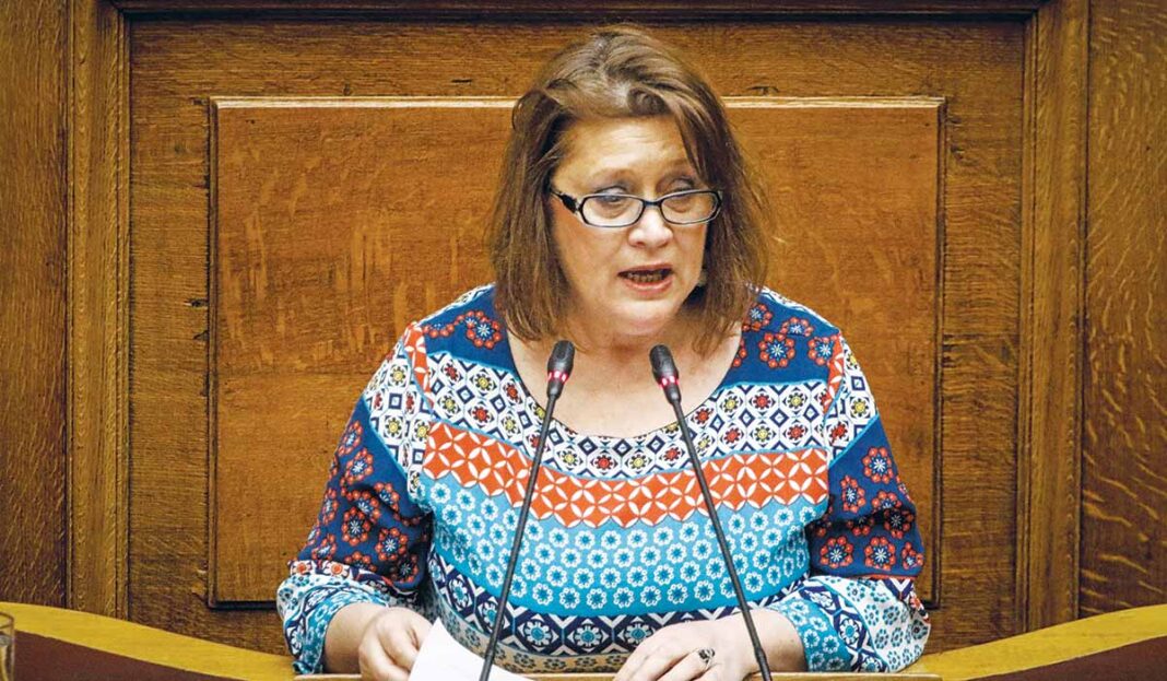 Ρεσιτάλ χαζομάρας από την Αφροδίτη Σταμπουλή, με απίστευτους χαρακτηρισμούς