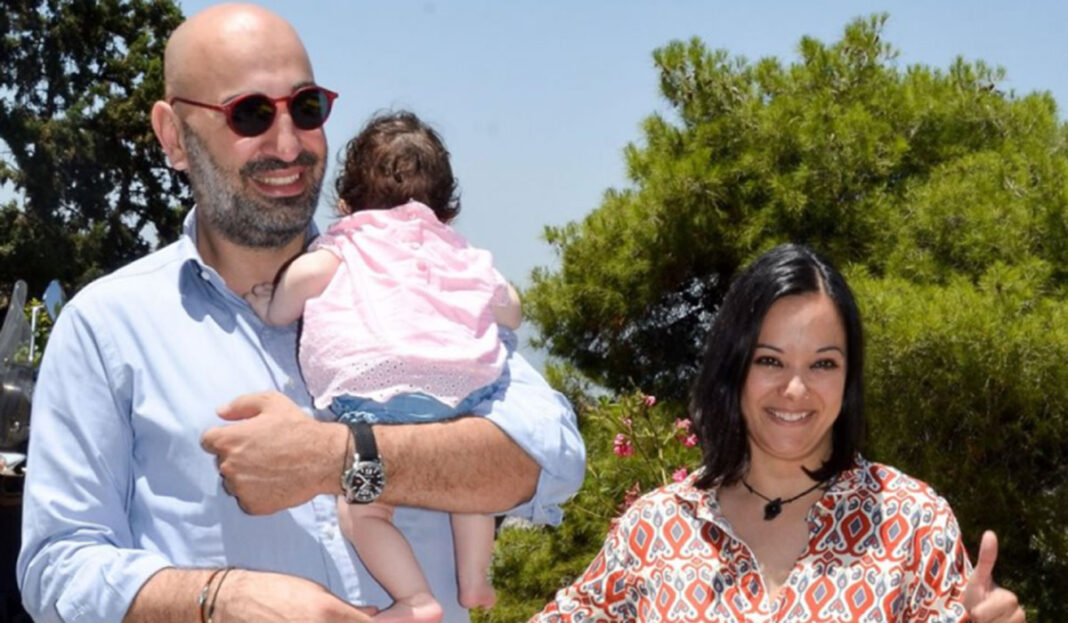 Τσάβαλου, Στεργίου στόλισαν πρώτη φορά το δέντρο μαζί με τη μικρή πριγκίπισσά τους, που το καταχάρηκε
