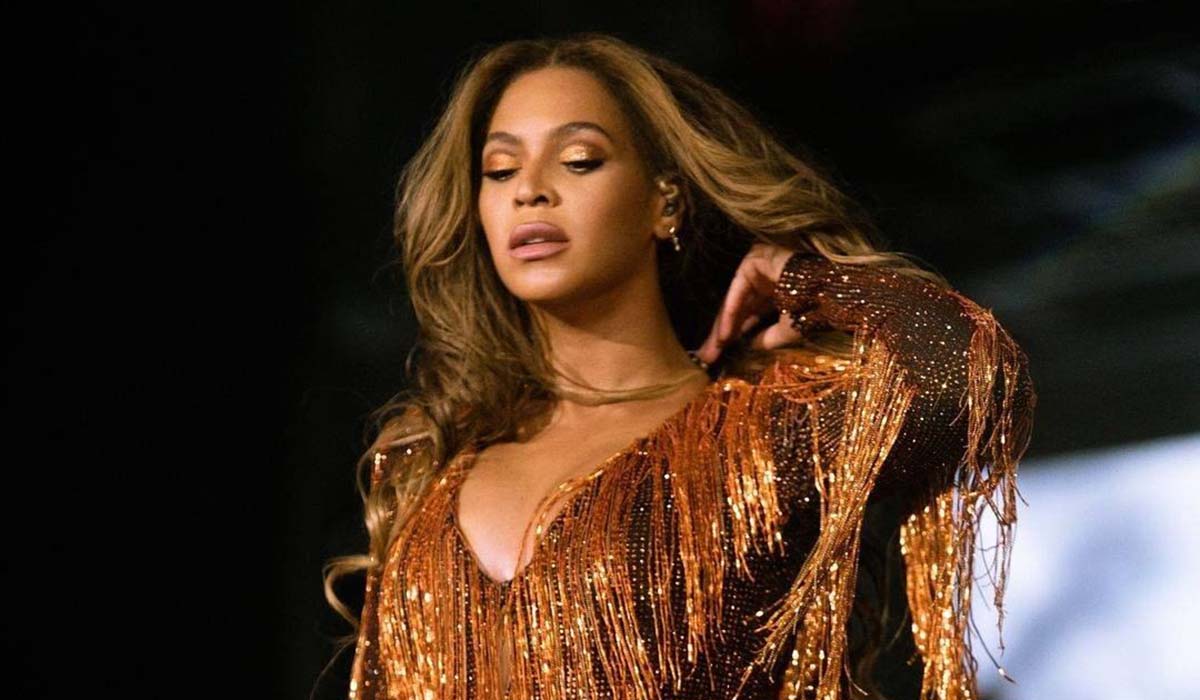 Ποιος Έλληνας σχεδιαστής έντυσε το κορμί της Beyoncé με 500.000 swarovski και την έκανε.. κούκλα;