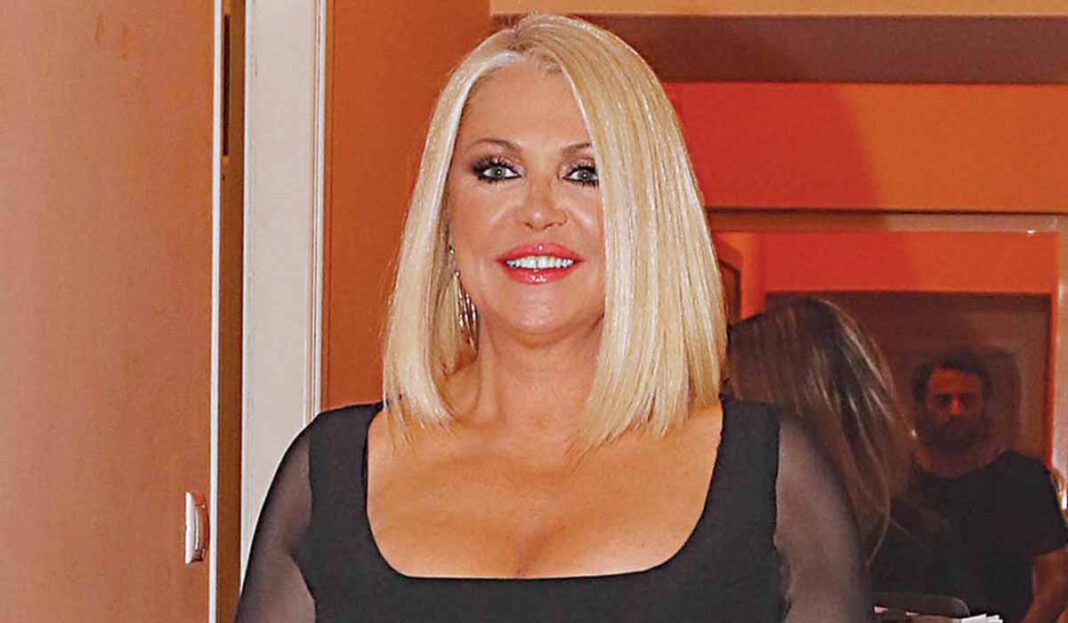 Ρούλα Κορομηλά: «Δεν υπήρξα ποτέ χωρίς σύντροφο»!