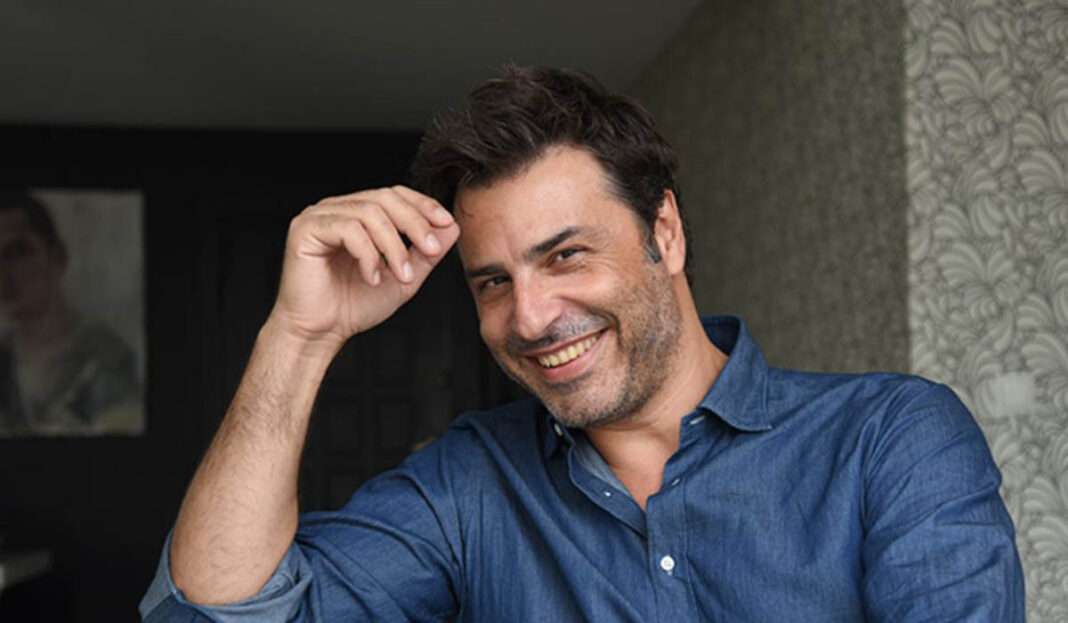 Ο Βασίλης Παλαιολόγος ανάρτησε φωτογραφία τη στιγμή που εμβολιάζεται