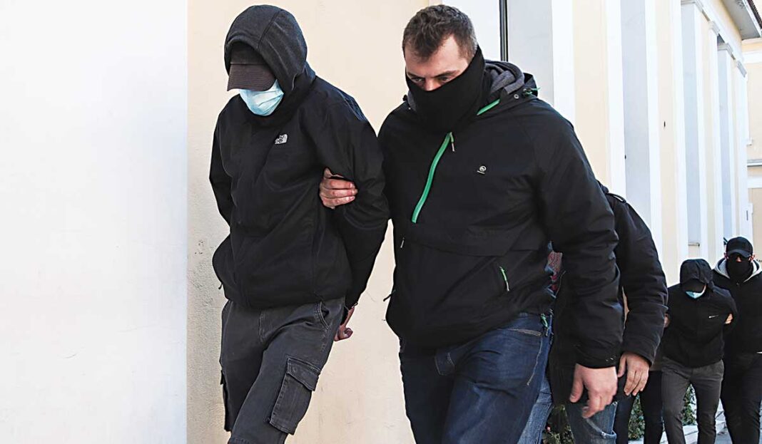 «Συγγνώμη» από τα αγρίμια του μετρό! Ελεύθερα μετά την απολογία τους