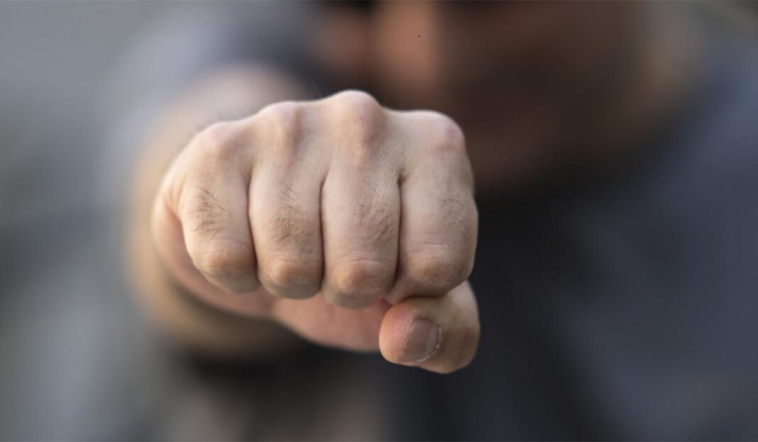 55χρονος γροθοκόπησε αστυνομικό που του ζήτησε να φορέσει μάσκα