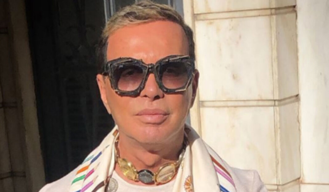 Ο Λάκης Γαβαλάς αυτοτρολάρεται με τις φήμες που τον θέλουν να μπαίνει στη «Φάρμα»
