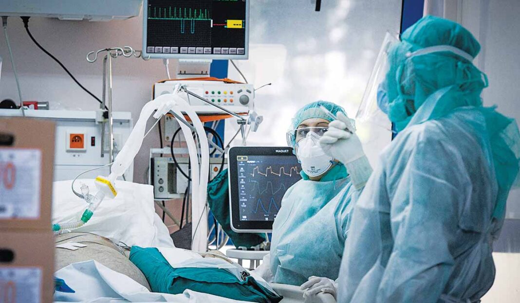 Υποδιοικητής μεγάλου νοσοκομείου της Αττικής διασωληνώθηκε λίγο μετά τον εμβολιασμό του
