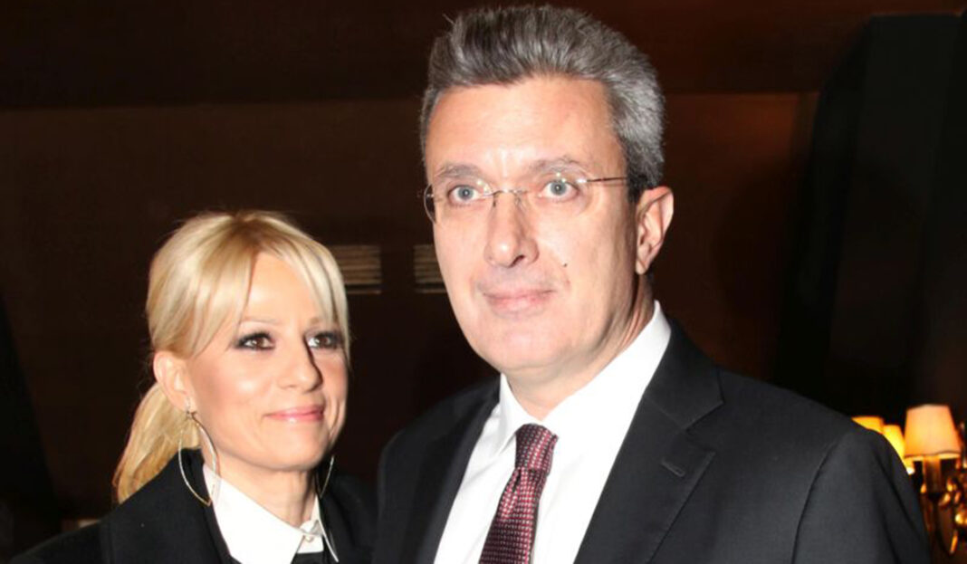 Νίκος Χατζηνικολάου: Η φωτογραφία με το γλυκό φιλί στη σύζυγό του Κρίστη Τσολακάκη