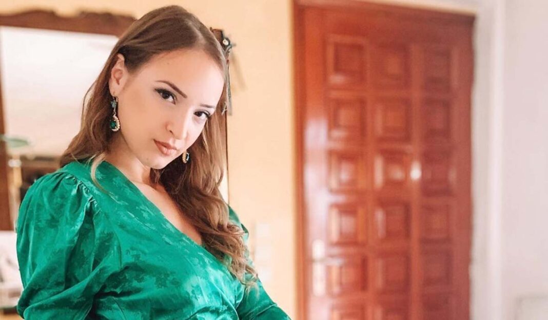 Η Βίβιαν του Bachelor απαντά αν είναι έγκυος