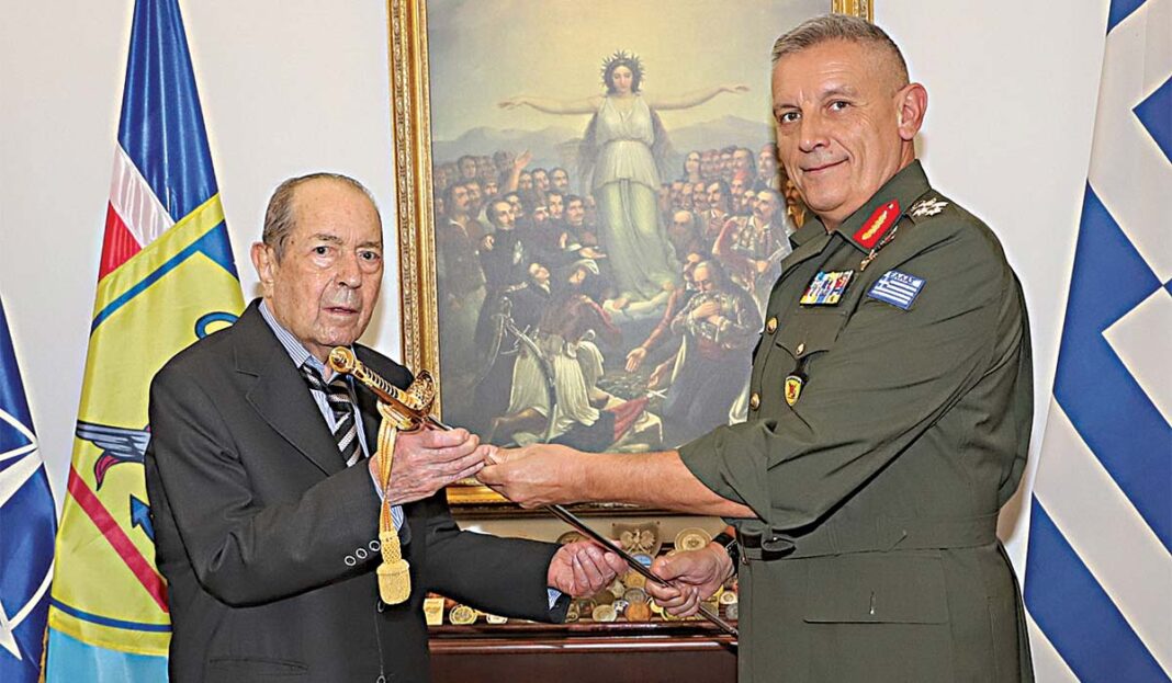 Ο εφοπλιστής Τσούνης δώρισε την περιουσία του στις Ένοπλες Δυνάμεις