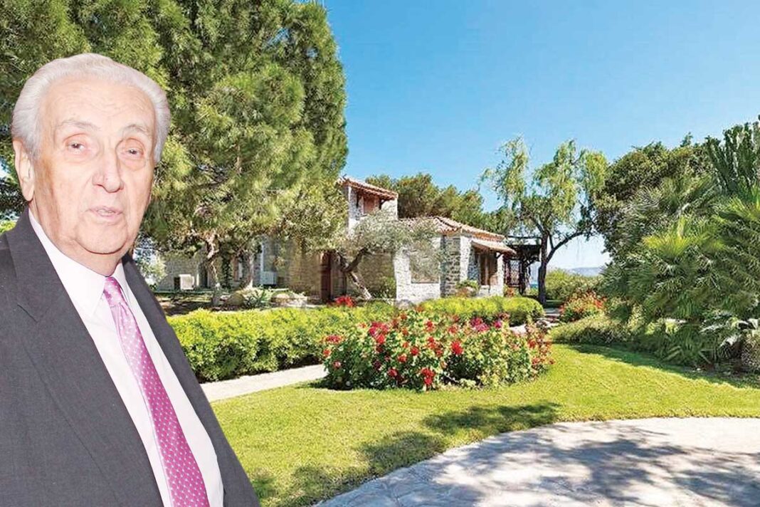 Πωλείται ο επίγειος παράδεισος του Δημήτρη Κοντομηνά