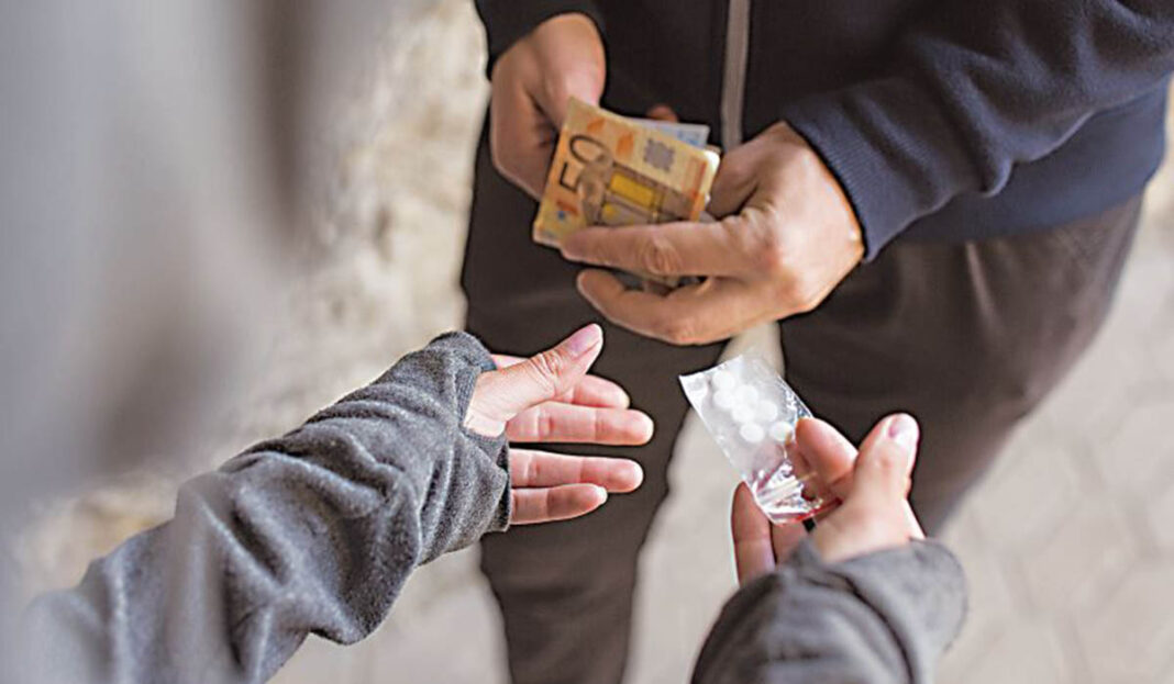 Ιρανές ντίλερ ναρκωτικών σε «φωλίτσα» ΜΚΟ στην Αθήνα