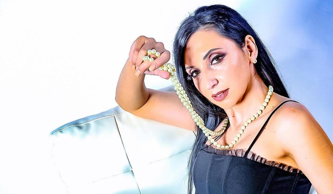 Evgenia: Το live-δώρο της απευθείας από την Αμερική στους ομογενείς και την Ελλάδα (video)
