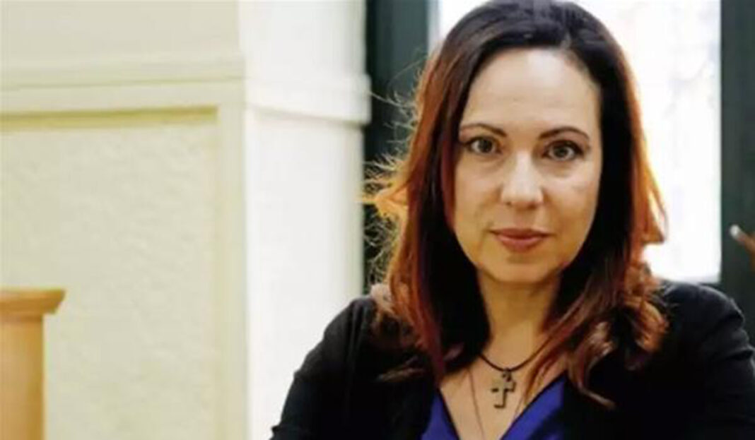 Βίκυ Πρωτογεράκη: «Ήταν σοκαριστικό, έβγαλε τα γεννητικά του όργανα» (video)