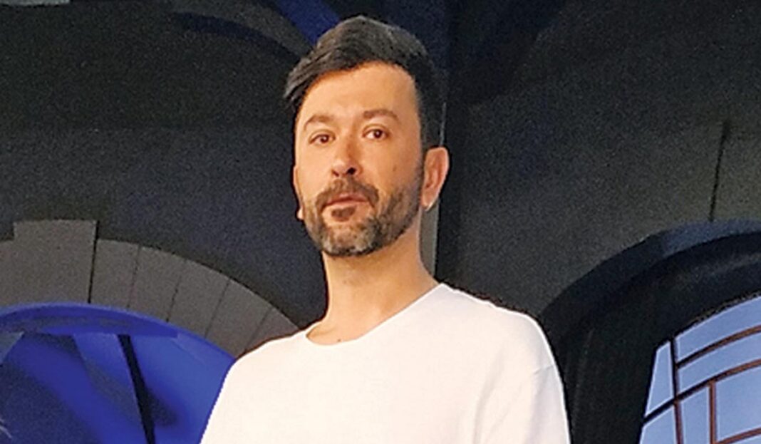 Ο 40χρονος Βασίλης «ξεγύμνωσε» τον θεατράνθρωπο που τον βίαζε