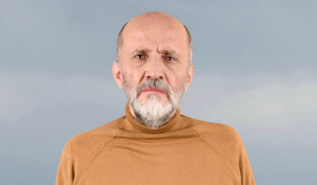 Μάνος Βακούσης: «Ήμουν 10 χρονών όταν προσπάθησαν να με κακοποιήσουν» (video)