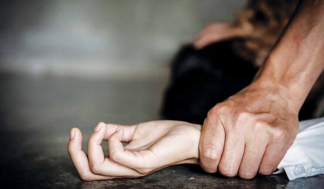 Χειροπέδες σε «μαϊμού» - αστυνομικό στη Θεσσαλονίκη που βίασε τρεις γυναίκες!