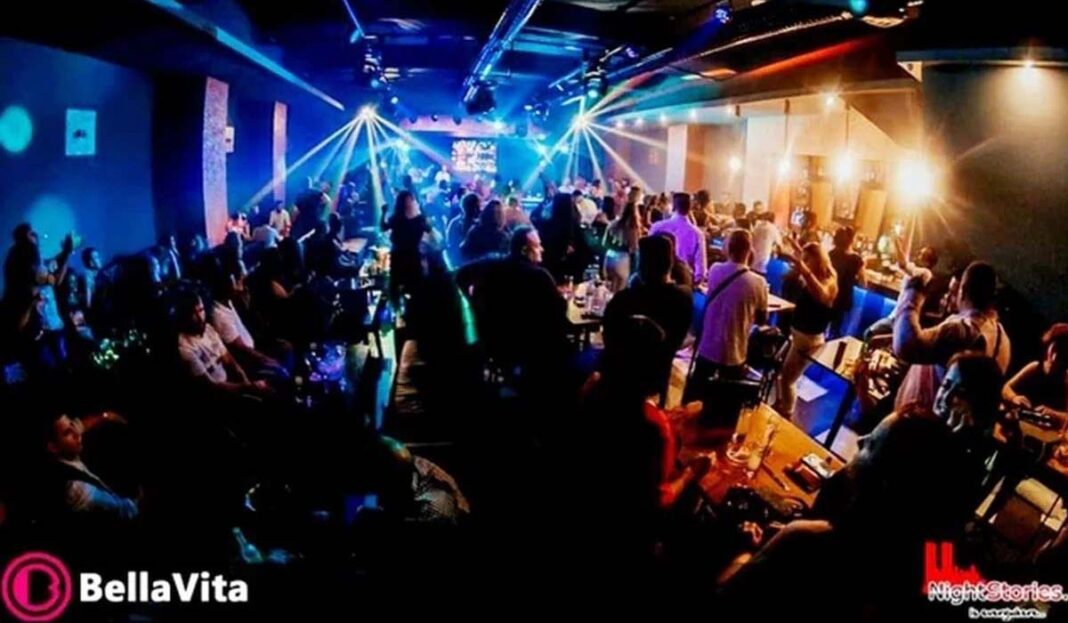 «Ξεσαλώματα» για τρίτη φορά σε νυχτερινό κέντρο στη Λιοσίων εν μέσω πανδημίας (video)