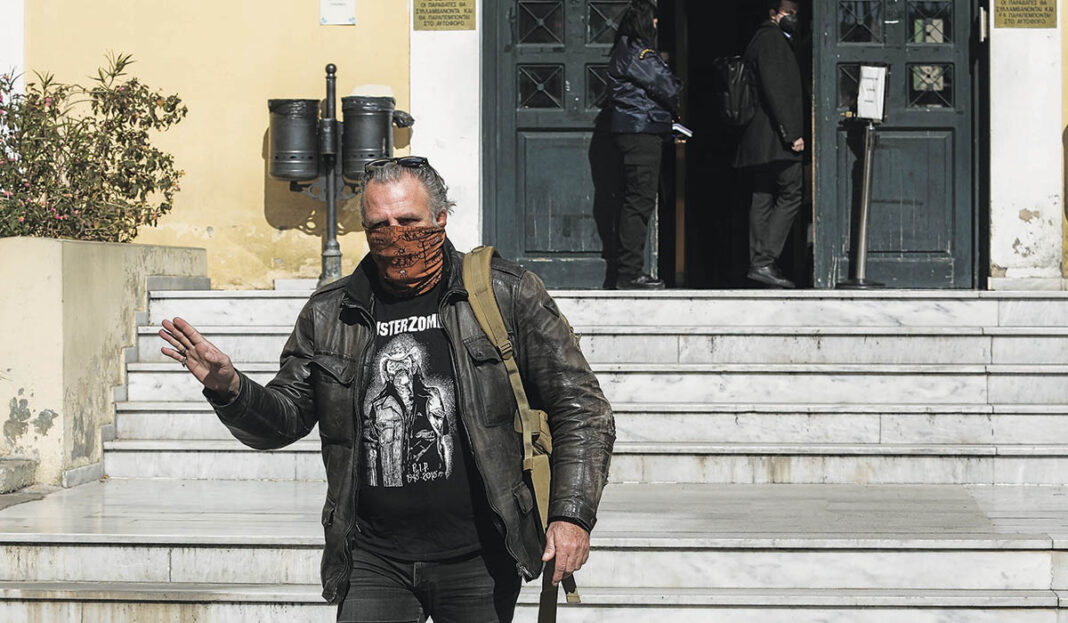 Ποιους ηθοποιούς «καίει» η τσάντα του Τσαρούχα; Πήγε με 18 καταγγελίες στον εισαγγελέα