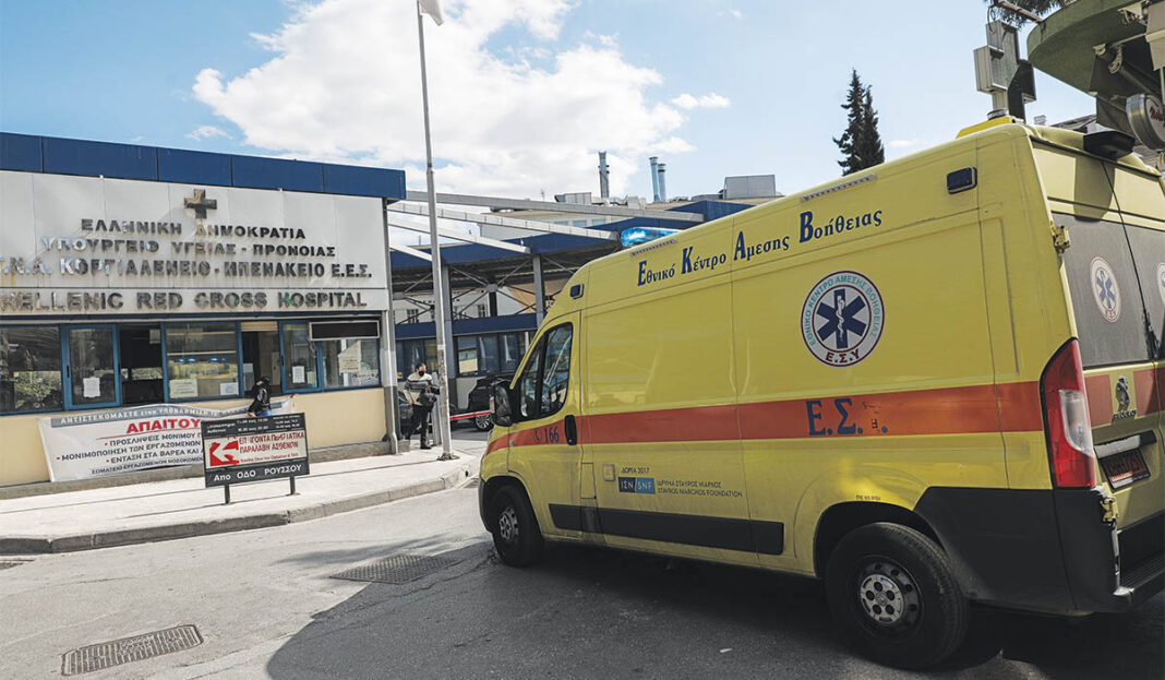 Σε κατάσταση πολιορκίας τα νοσοκομεία της Αττικής! Διασωληνωμένοι σε απλές κλίνες