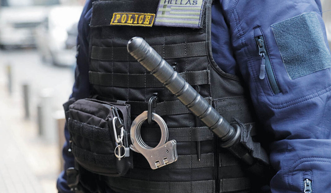 Περιπέτεια για ερωτευμένο ζευγαράκι στα Πετράλωνα! Τους πήγαν στο τμήμα λόγω lockdown
