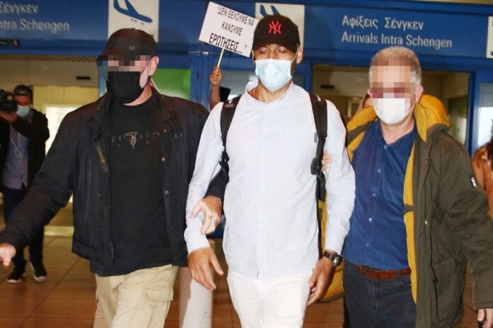 «Survivor»: Η επιστροφή του Αλέξη Παππά στην Ελλάδα και η ερώτηση που τον ξάφνιασε (video)