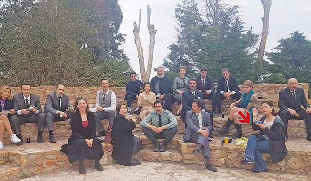 «Άγριες Μέλισσες»: Ταπεράκια στο Διαφάνι των «Sixties»