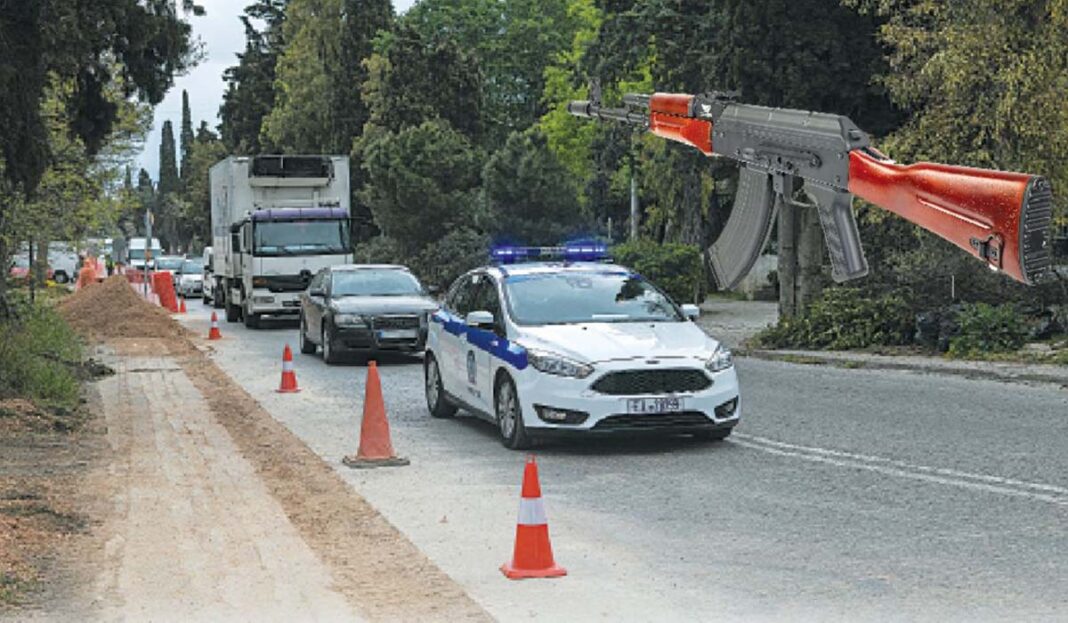 Άνδρες της ΔΙΑΣ δέχθηκαν καταιγισμό πυρών από καλάσνικοφ από συνεπιβάτη μηχανής