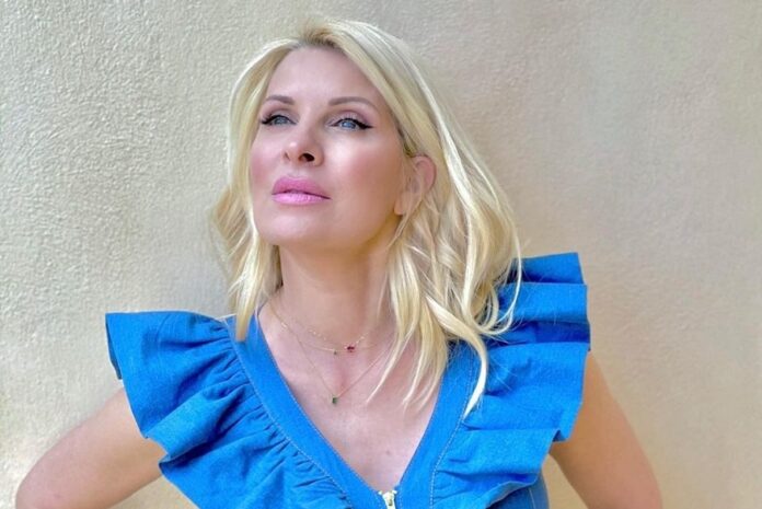 Η Ελένη Μενεγάκη περιμένει το καλοκαίρι σαν μικρό παιδί (φωτο)