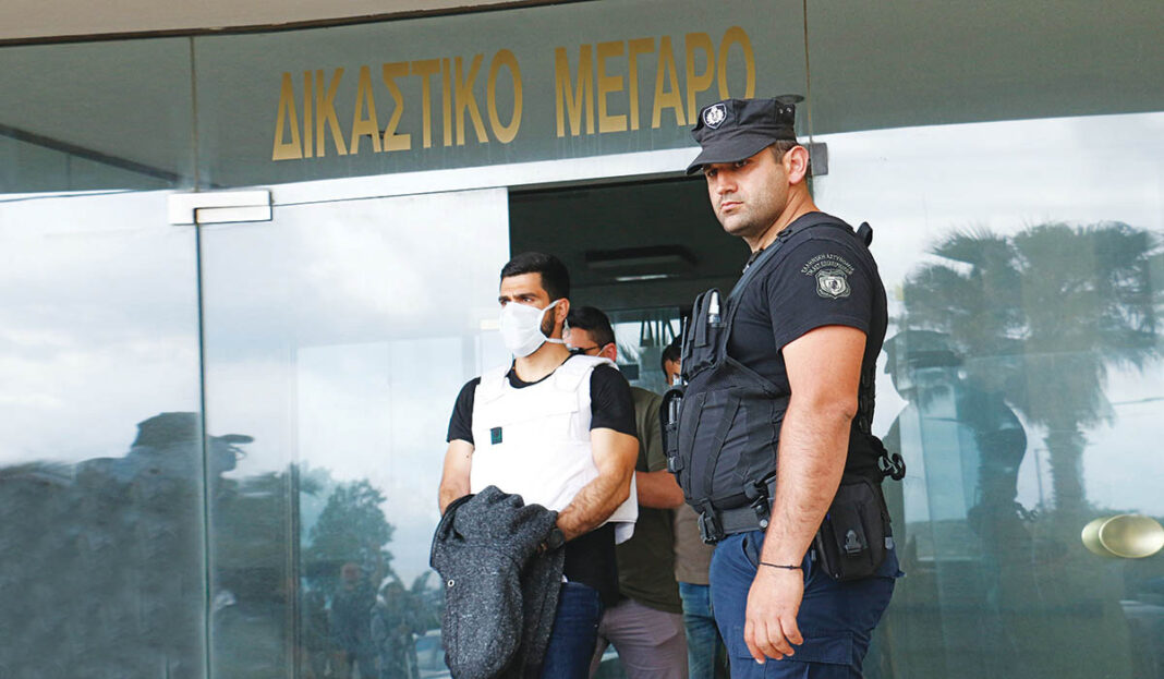 Ομόφωνα ένοχος ο αμετανόητος Μανώλης Καλομοίρης για την εκτέλεση του Γιώργου Ξυλούρη