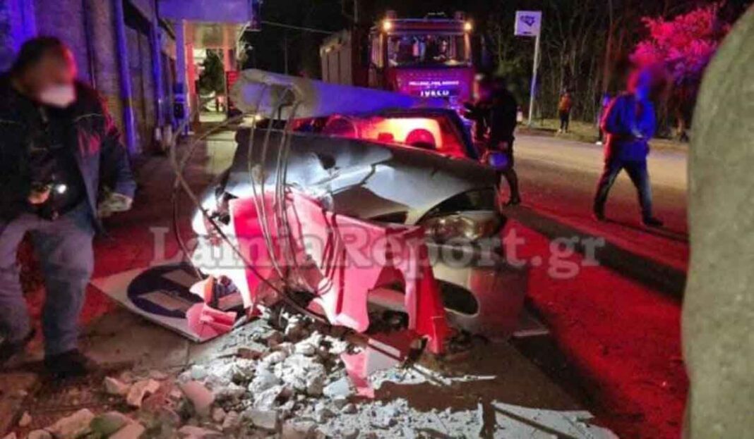 Τραγωδία στη Λαμία - «Έσβησε» στο τιμόνι μπροστά στα παιδιά της (video)