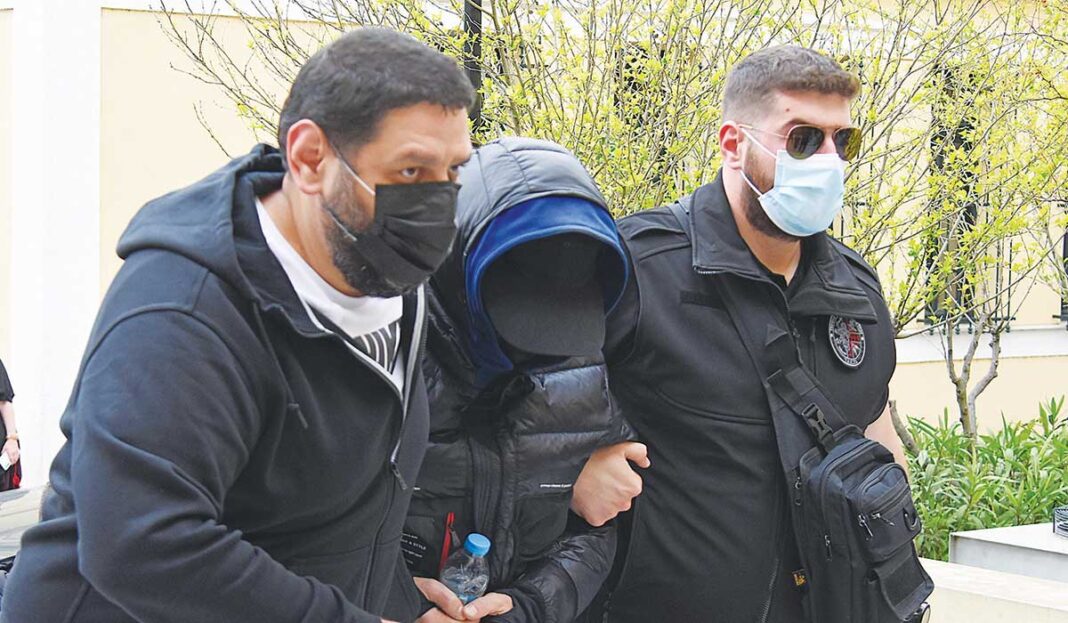 «Μένιος Mafia»: Με 9 αδικήματα ο Φουρθιώτης, τα 2 κακουργήματα! Ιδού η συμμορία…