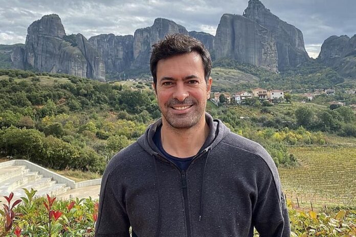 Νίκος Παπαδάκης: «Μιλάω με τους Αγίους, έχω μια οικειότητα μαζί τους» (video)