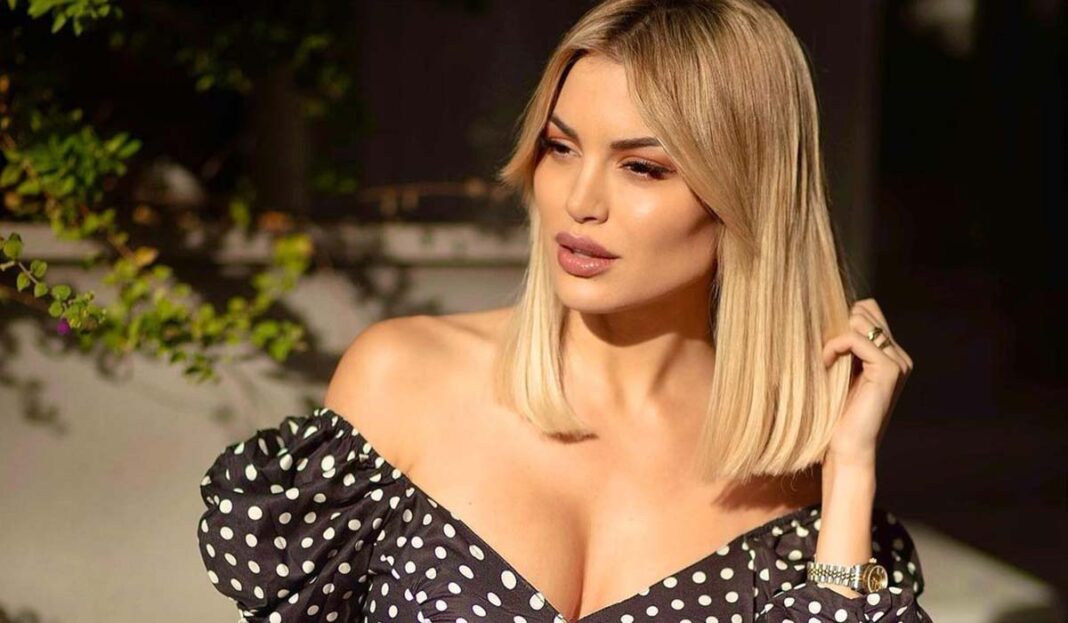 Η Αλεξάνδρα Παναγιώταρου έτοιμη να πιάσει την... τσάπα