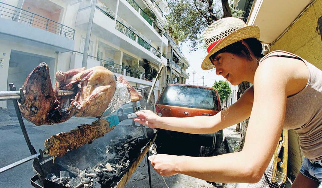 Με θερμοκρασίες που θα θυμίζουν καλοκαίρι θα σουβλίσουν φέτος οι Ελληνες