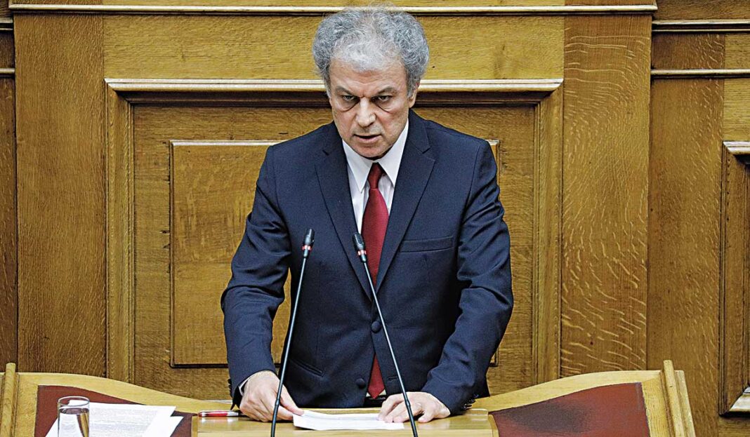 «Πήγε» και ήρθε από ένα σάντουιτς o βουλευτής Γιώργος Αμανατίδης (video)