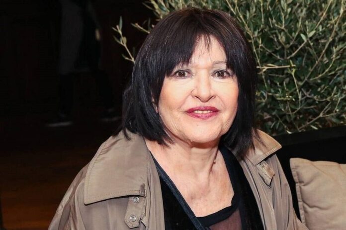 Η Μάρθα Καραγιάννη πόζαρε αγκαλιά με τον Βουτσά junior (φωτο)