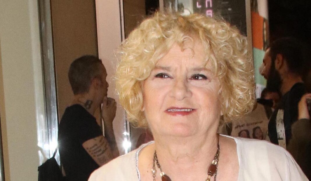 Πηνελόπη Πιτσούλη: «O σύζυγός μου κάθε βράδυ με σκεπάζει, για να δει αν είμαι ζωντανή»(video)