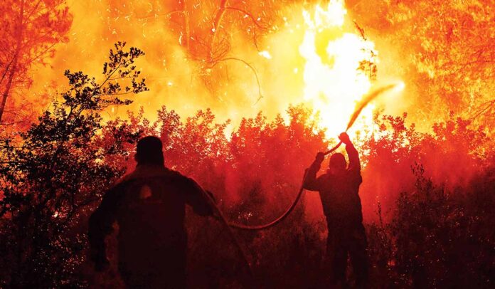 Ανεξέλεγκτος πύρινος εφιάλτης στην Κορινθία - Άργησε να «ξυπνήσει» το 112