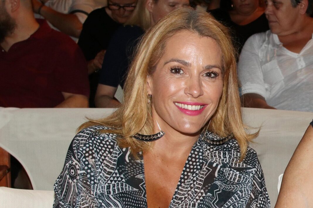 Γενέθλια για τη Τζένη Μπότση – Η αποκάλυψη της ηλικίας και η εντυπωσιακή τούρτα