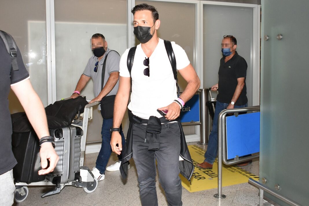 Ο Νίκος Βέρτης επέστρεψε στην Ελλάδα μετά τους βομβαρδισμούς στο Ισραήλ (φωτο)