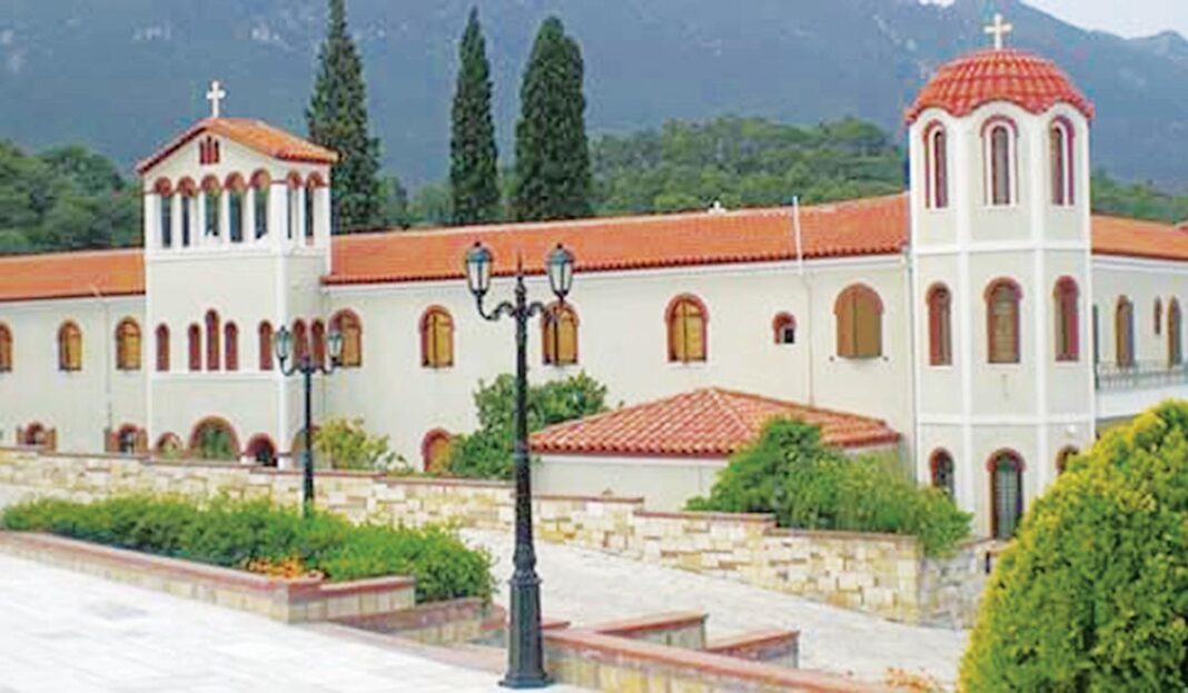 Θαύμα στις φλόγες! Η πυρκαγιά στα Γεράνεια Όρη άλλαξε πορεία μόλις έφτασε στη Μονή του Αγίου Ιωάννη Προδρόμου του Μακρυνού