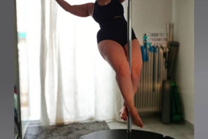 Δεινή χορεύτρια του pole dancing ηθοποιός της «Μουρμούρας»