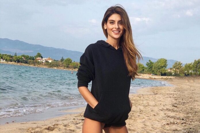 Η Ανθή Σαλαγκούδη ποζάρει με την εντυπωσιακή μητέρα της (φωτο)