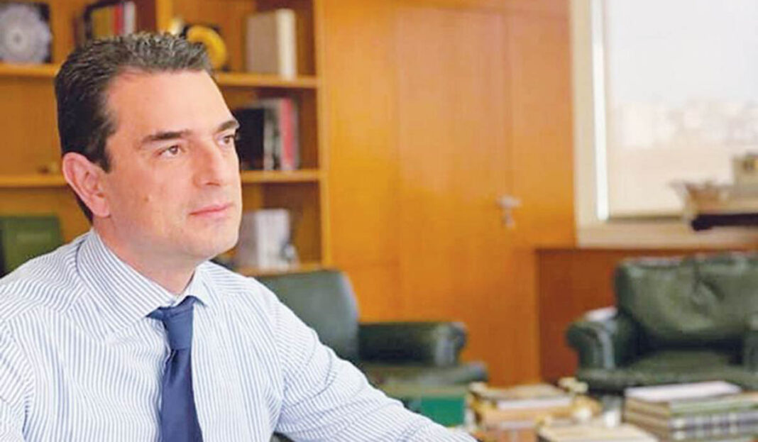 Κώστας Σκρέκας: Ο υπουργός που είναι στην... πρίζα διαρκώς!