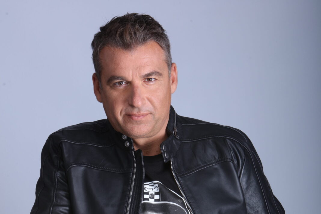 Γιώργος Λιάγκας: Η φωτό ενώ έκανε το εμβόλιο, το σχόλιο follower και η απάντησή του
