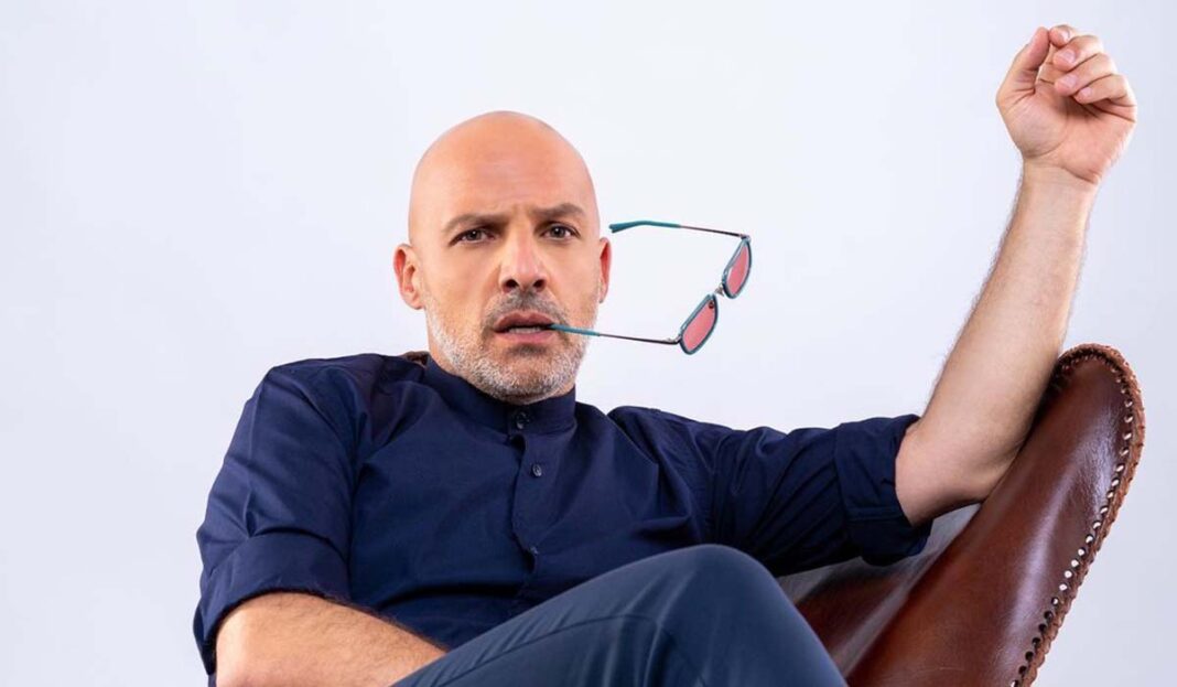 Ξέσπασε ο Μουτσινάς: «Εύχομαι να σταματήσει η γιορτή κατά της ομοφοβίας…» (video)