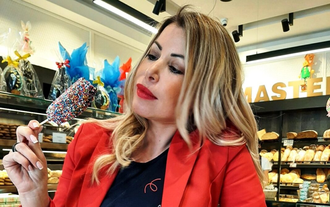Ένα κέικ – παγωτό και κριτσίνια με ενεργό άνθρακα μου πήραν το μυαλό (video)