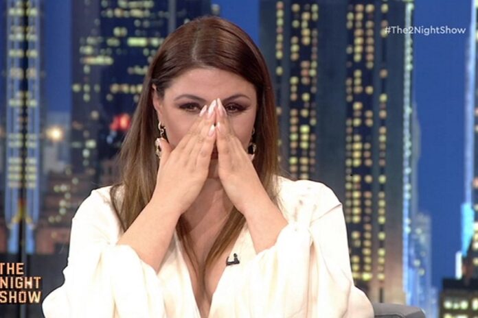 Έλενα Παπαρίζου: Η αποστομωτική απάντηση για τα σχόλια περί των κιλών και η στιγμή που δάκρυσε (video)