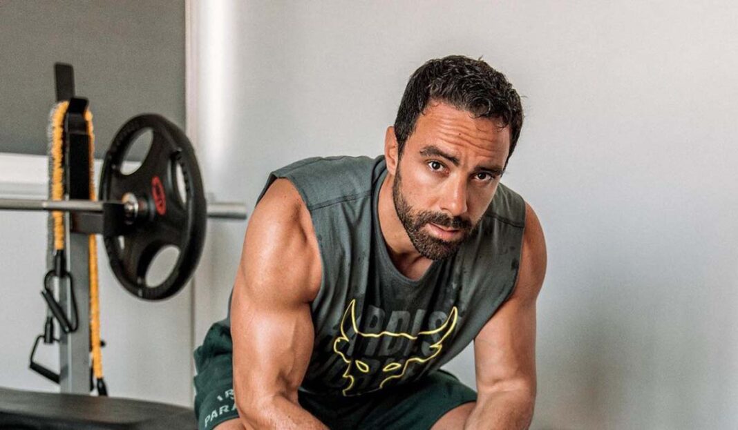 «Άνθισε» το six-pack του Σάκη Τανιμανίδη