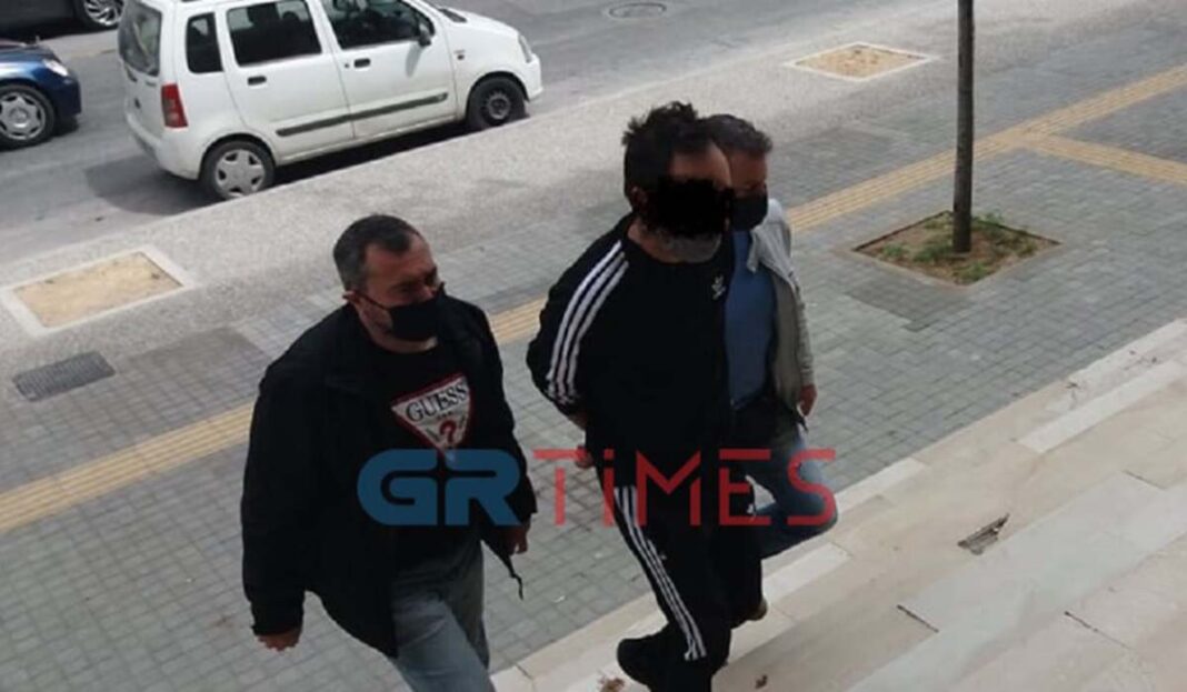 Τα sms έκαψαν τον πατριό κτήνος που βίαζε την κόρη του: «Σε λατρεύω και σε θέλω παράφορα»