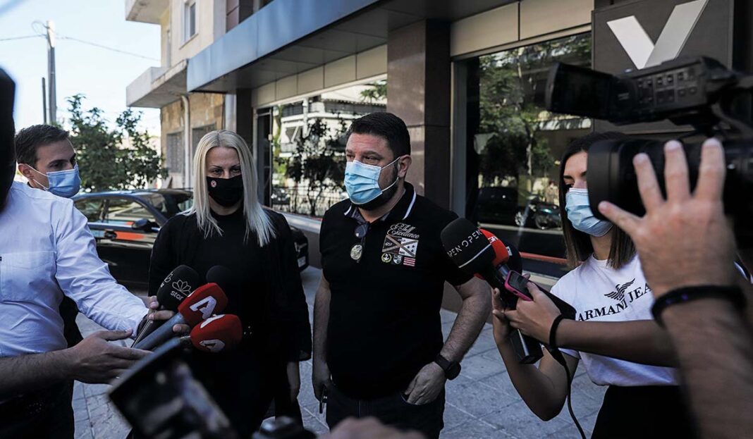 Νύχτα «φωτιά» για τη σύζυγο του Χαρδαλιά - Εμπρηστική επίθεση σε δυο επιχειρήσεις της